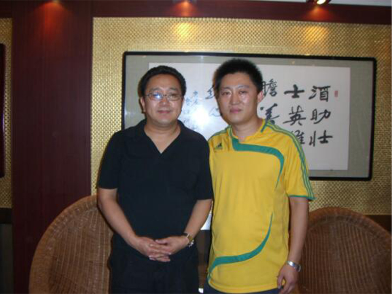 與著名笑星句號先生在錦州御燒烤合影